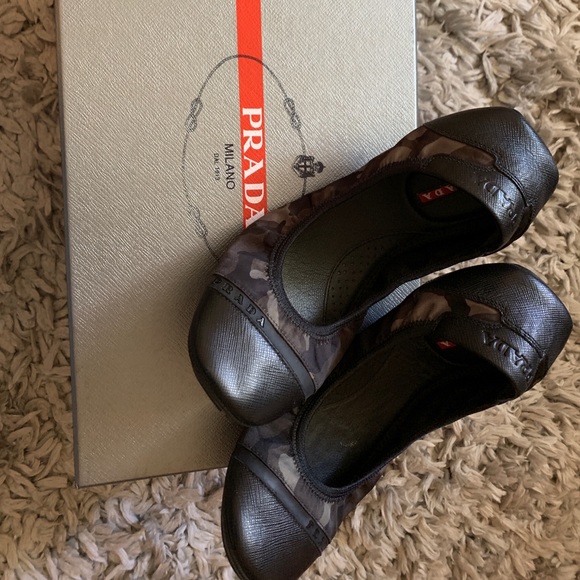 Prada flats - Picture 1 of 4